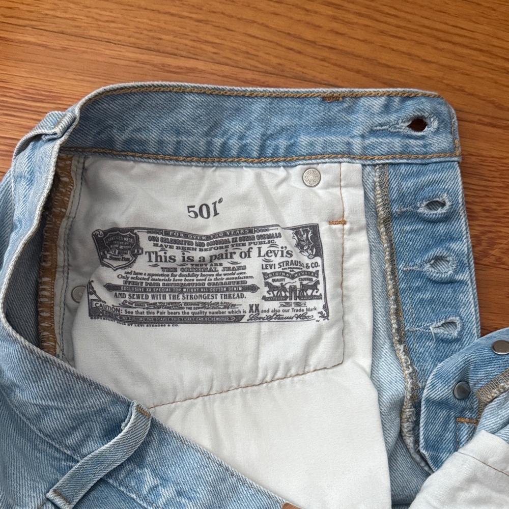 Levi’s 501 Jean Shorts - Picture 4 of 5